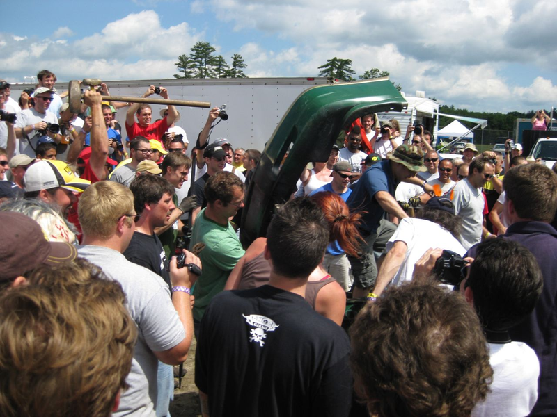 Illustration for article titled The 24 Hours Of LeMons New England 2009 Über Gallery, Part 4